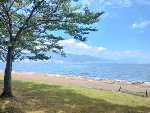 好きな過ごし方　自然のなかを散策してリラックス♪琵琶湖のほとりにて