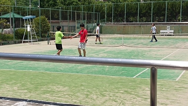 大学のテニス大会