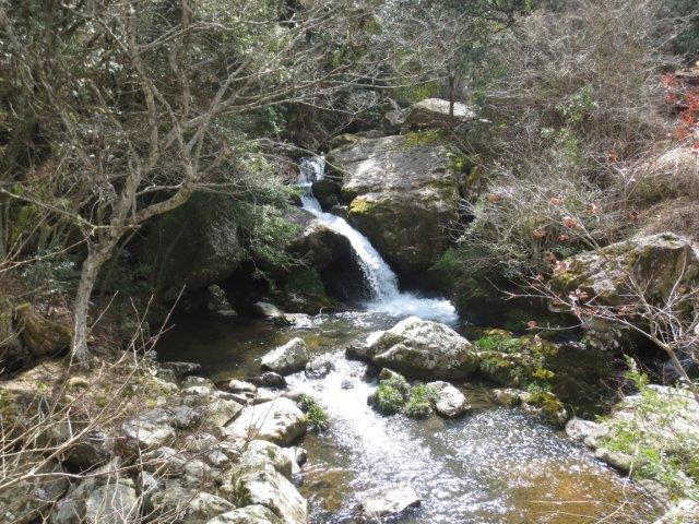 めいばくの滝